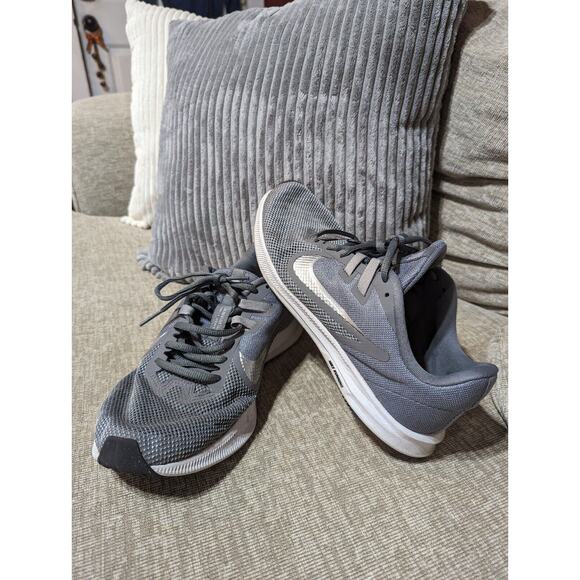Nike Womens Downshifter 9 AR4947-001 Gray Running Shoes Sneakers Size 9.5 - Picture 2 of 9